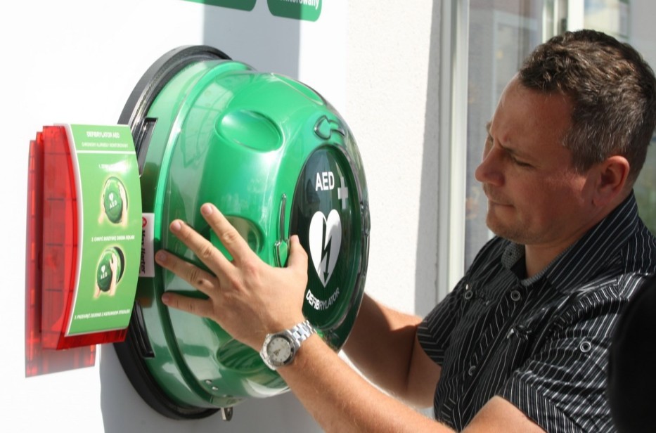 Zdjęcie do projektu Impuls Życia Defibrylator AED dostępny 24h